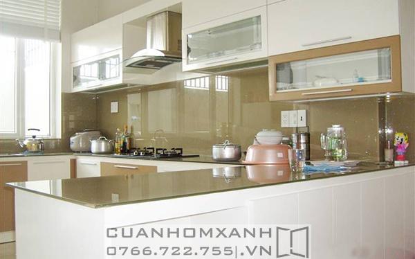 Kính sơn ốp bếp trang trí