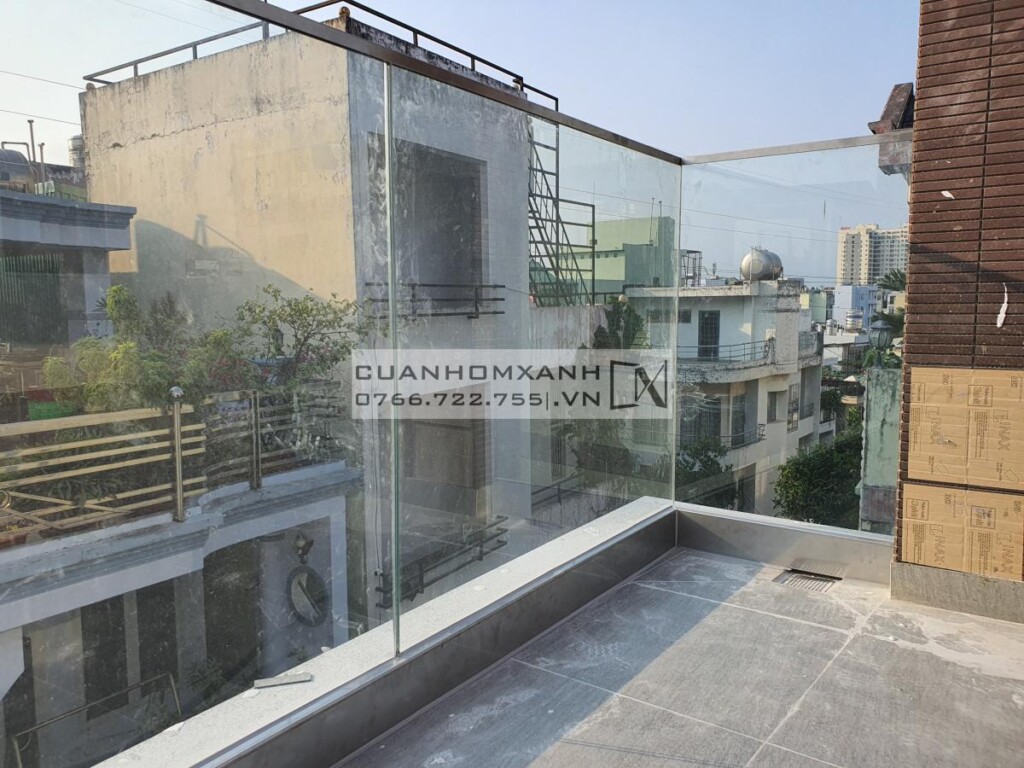 Lan can kính cường lực