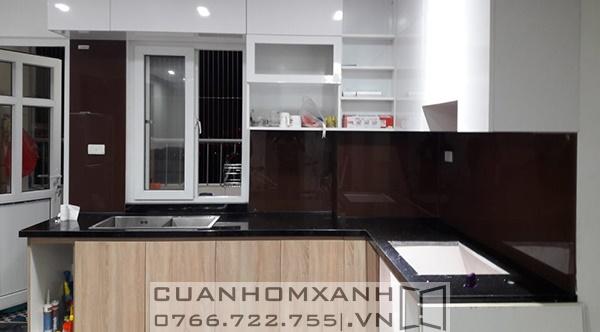 Kính sơn ốp bếp trang trí