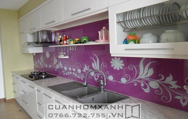 Kính sơn ốp bếp trang trí