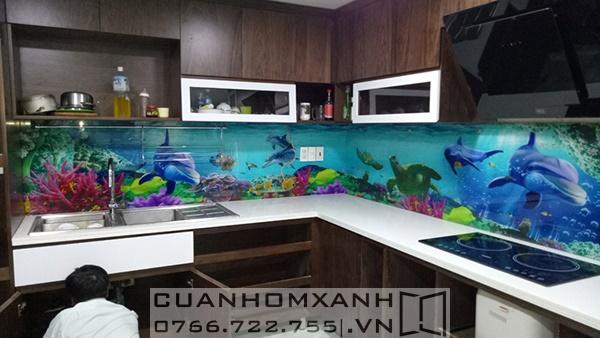Kính sơn ốp bếp trang trí