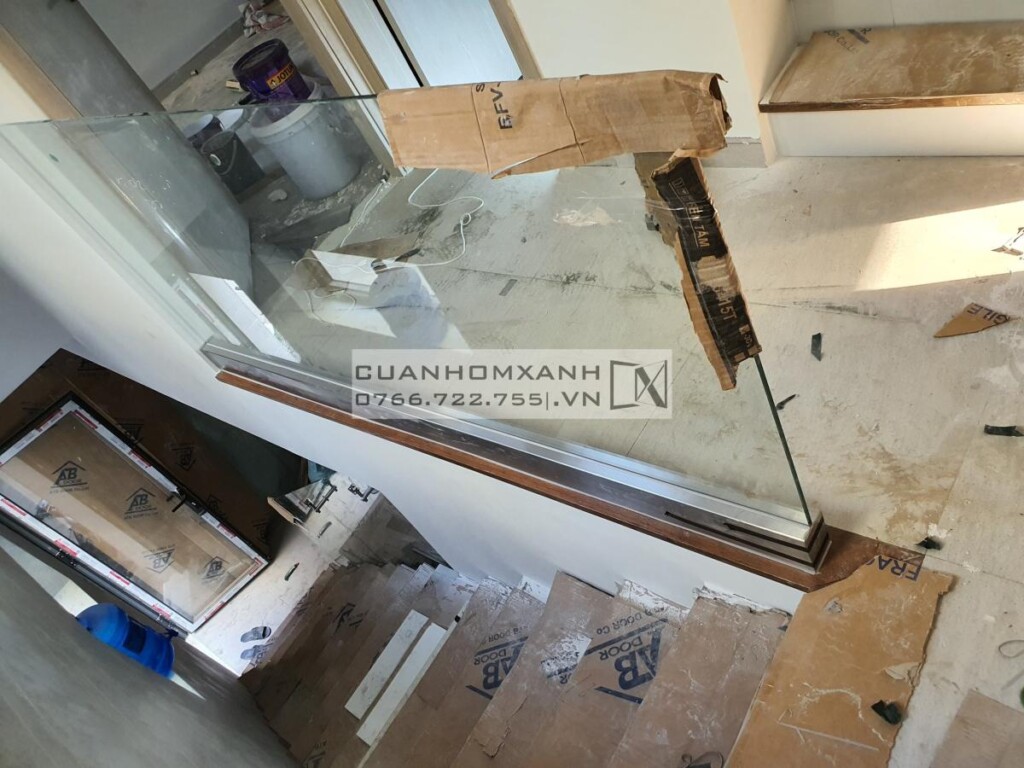 Lan can kính cường lực