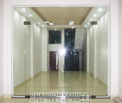 Cửa kính cường lực bản lề sàn