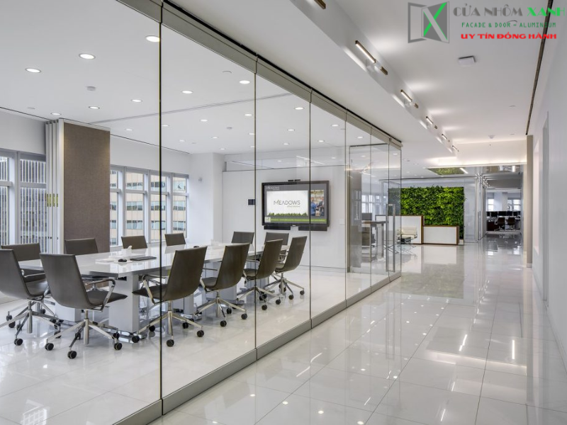 Cửa kính cường lực bản lề sàn