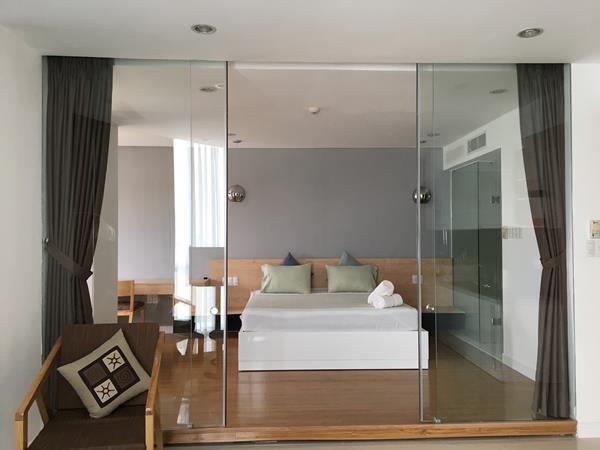 Cửa kính cường lực lùa treo