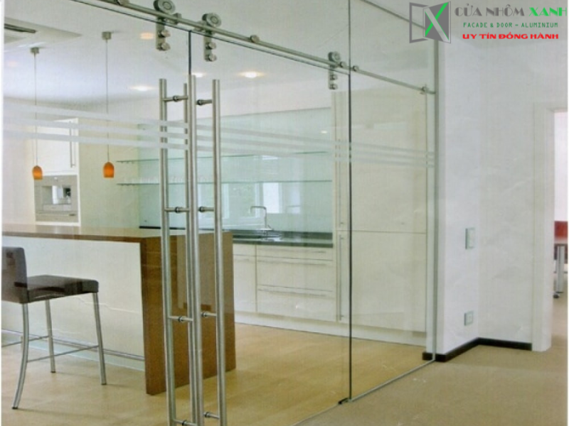 Cửa kính cường lực lùa treo