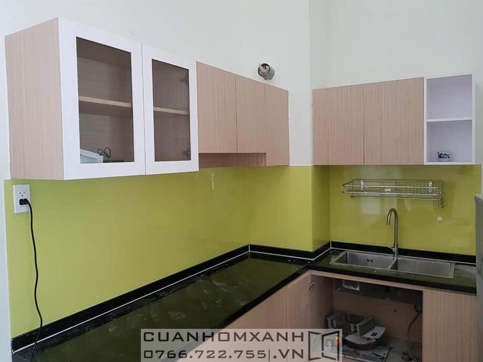 Kính sơn ốp bếp trang trí