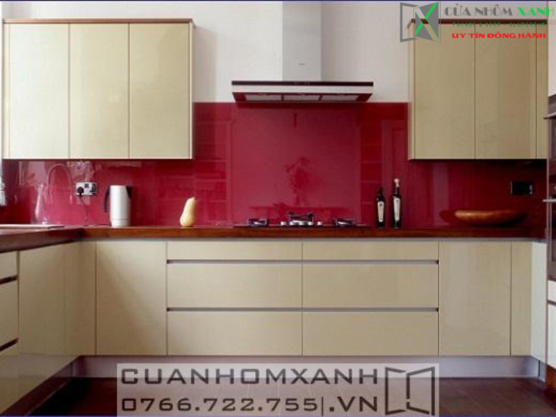 Kính sơn ốp bếp trang trí
