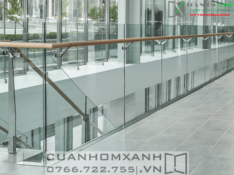 Lan can kính cường lực